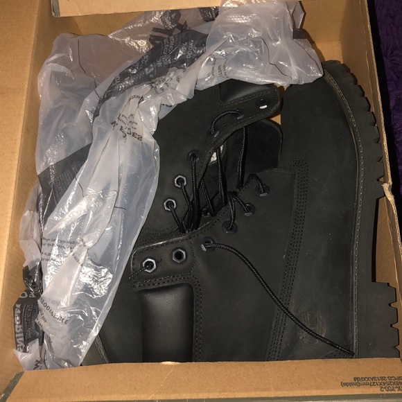 black timberlands - Picture 1 of 3